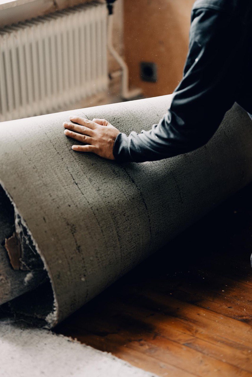 Teppichboden aufrollen